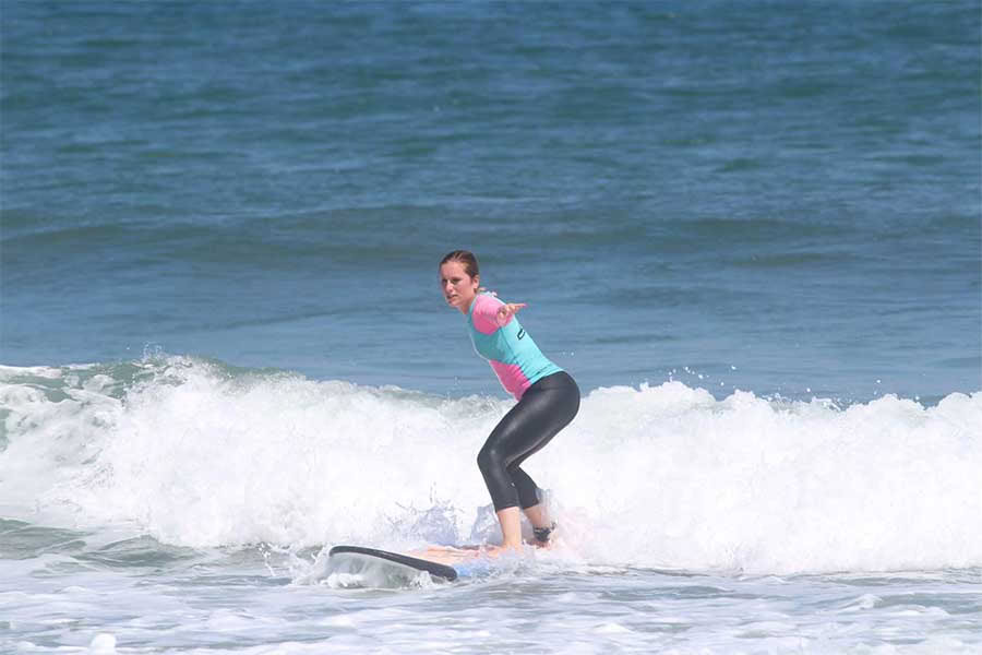 Kvinders surf-retreatpakke
