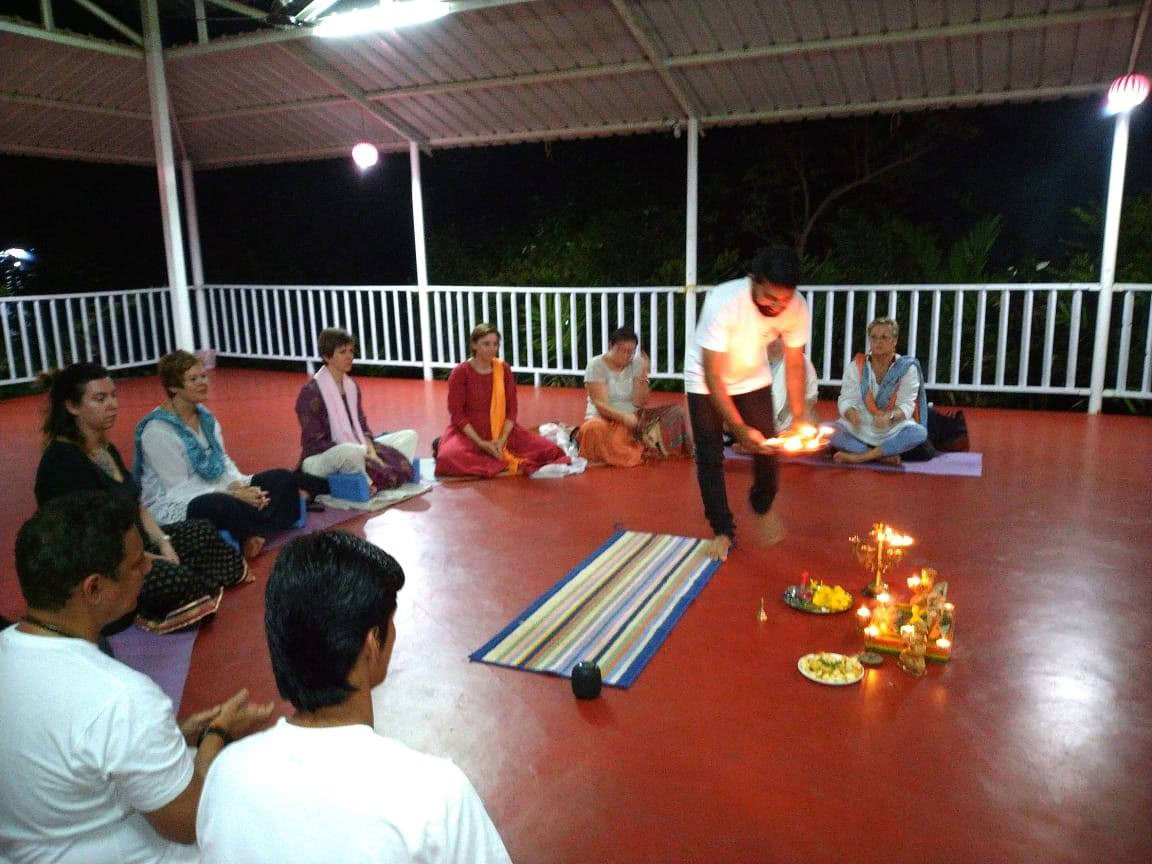 5 dages lykkelig yoga-retreat
