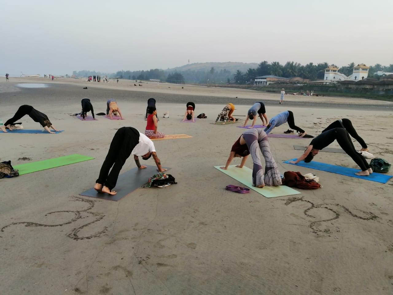 30-dages lykkeligt yoga-retreat / ferie