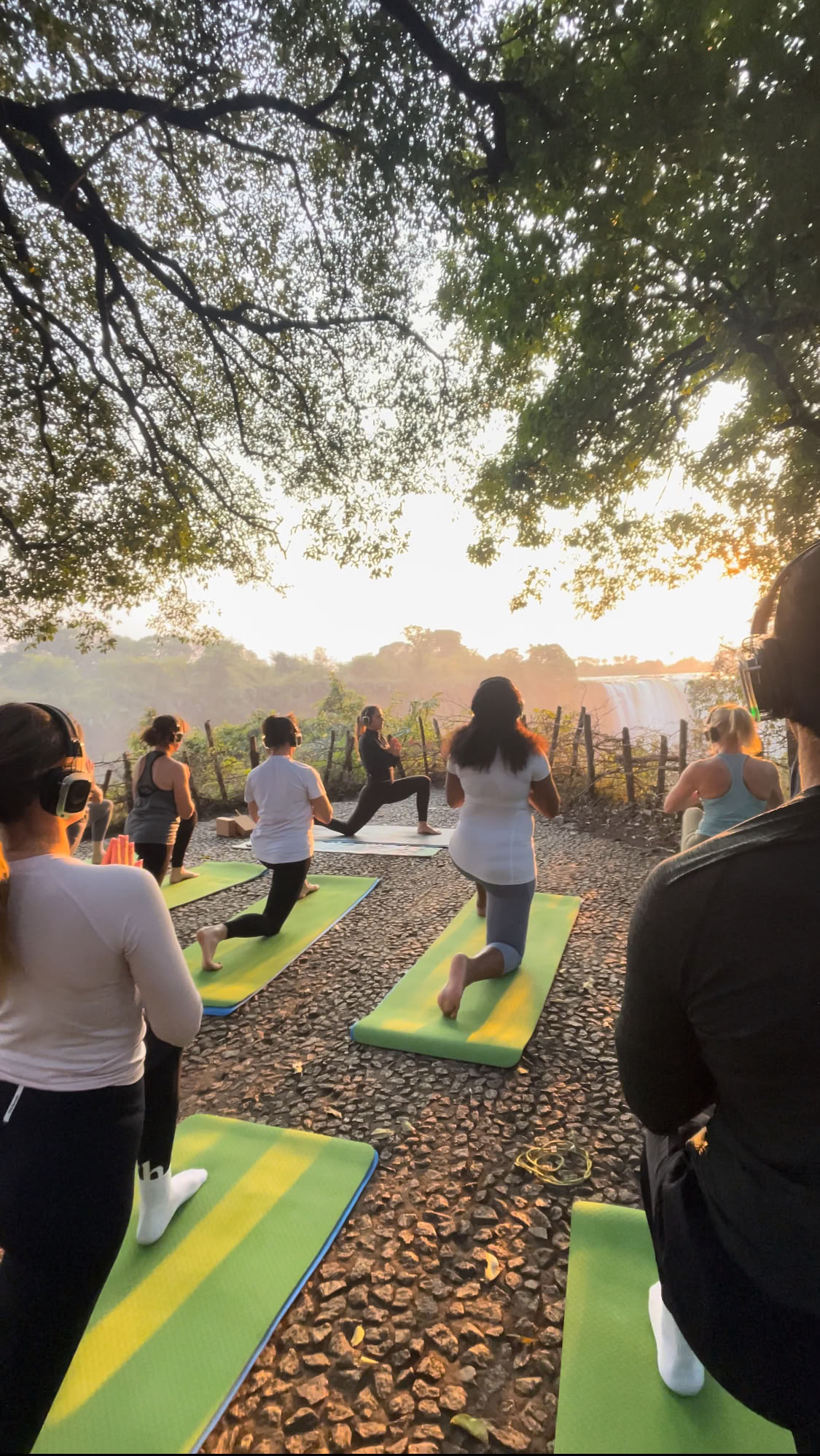 Yoga ved The Falls