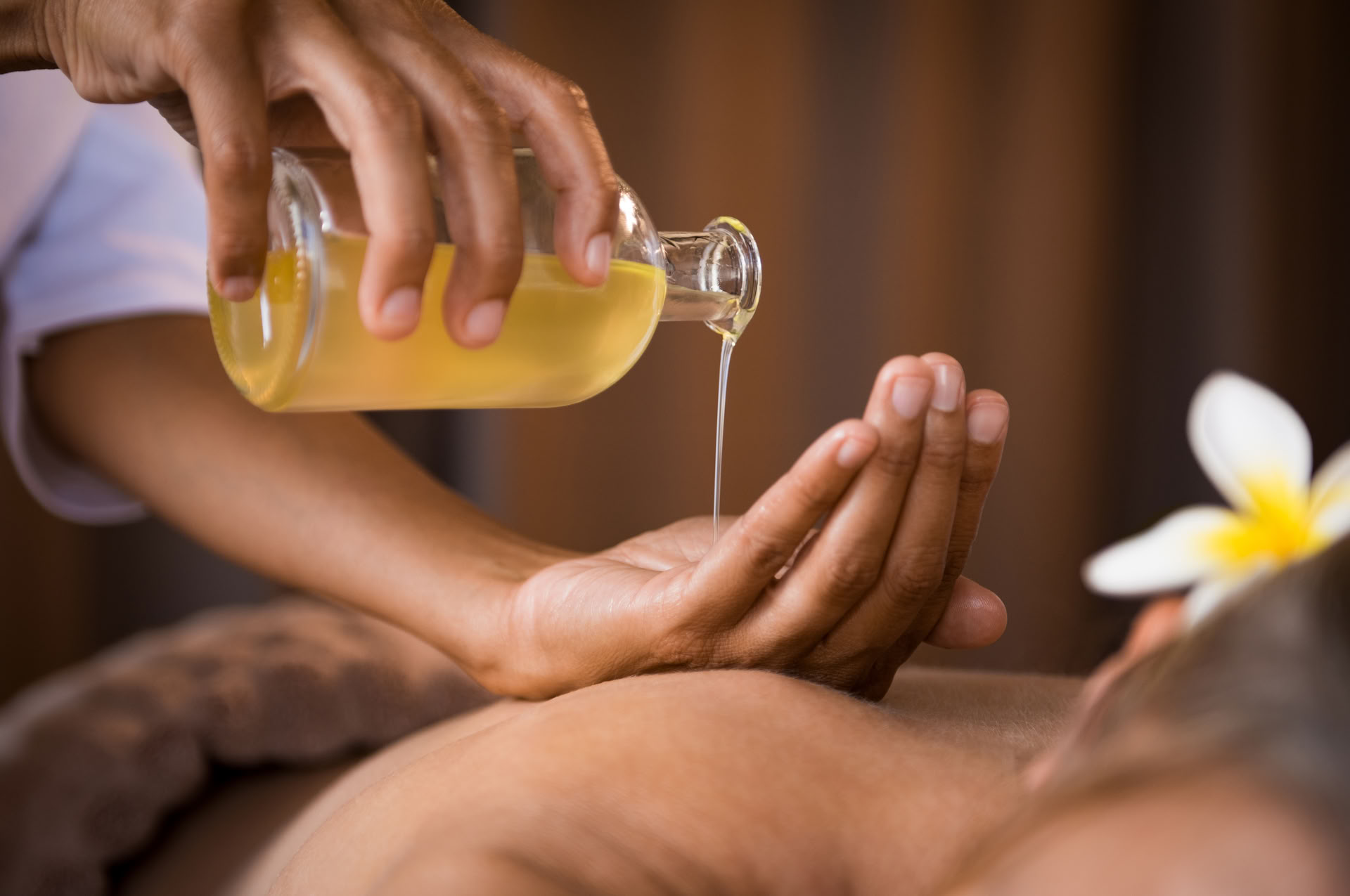 Thai- og oliemassage til ryggen