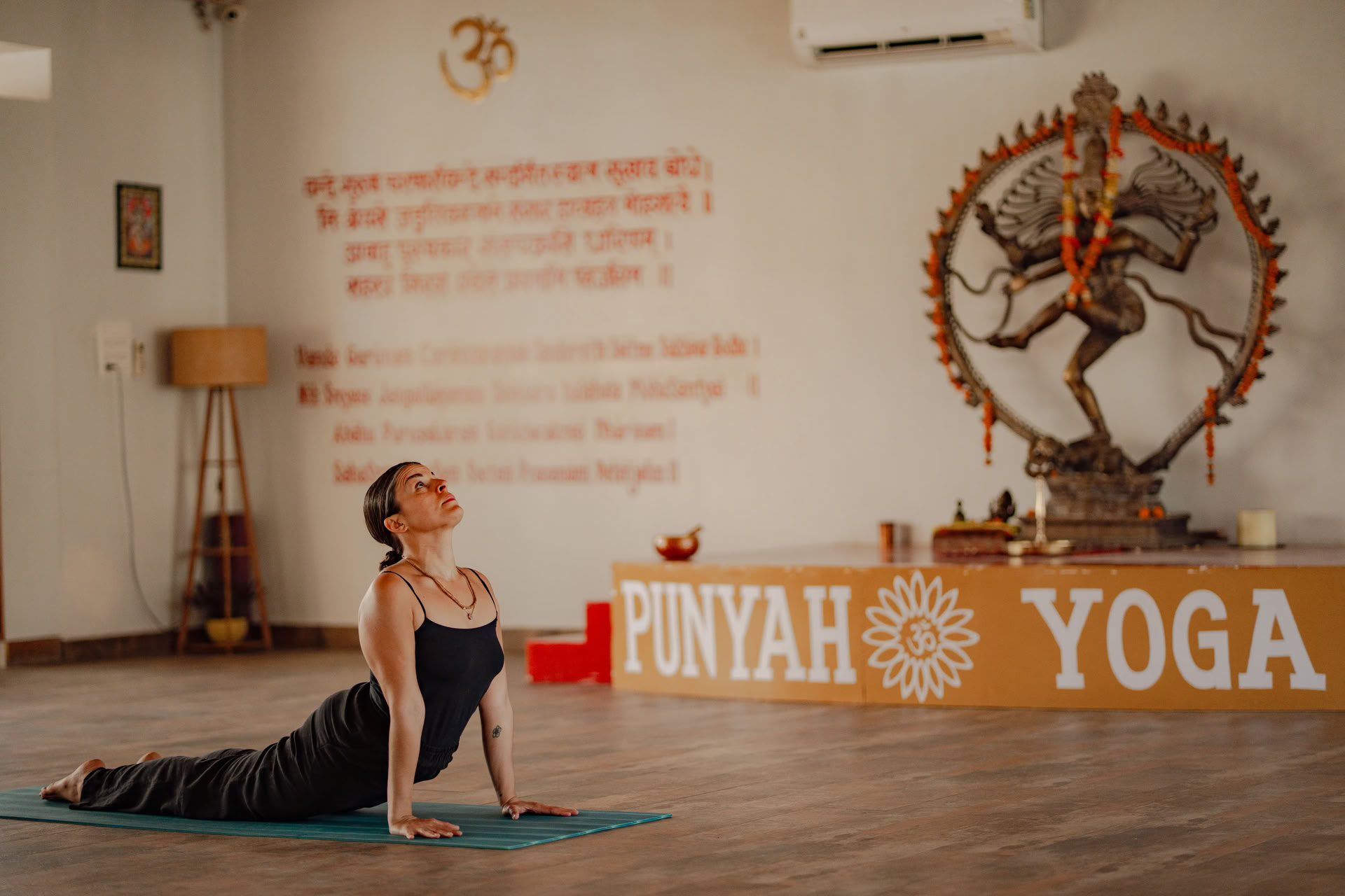 100 timers yogalæreruddannelse