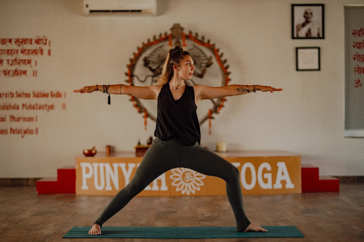 100 timers yogalæreruddannelse