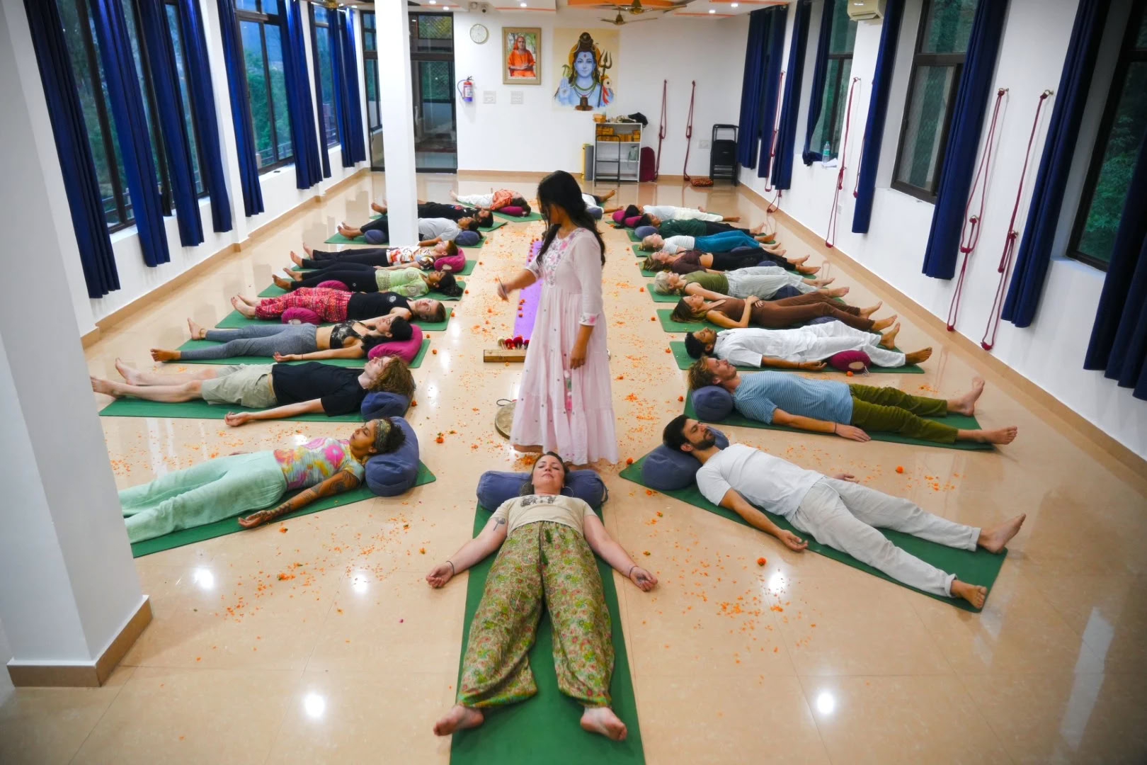 Yogauddannelse i lydhealing i Rishikesh