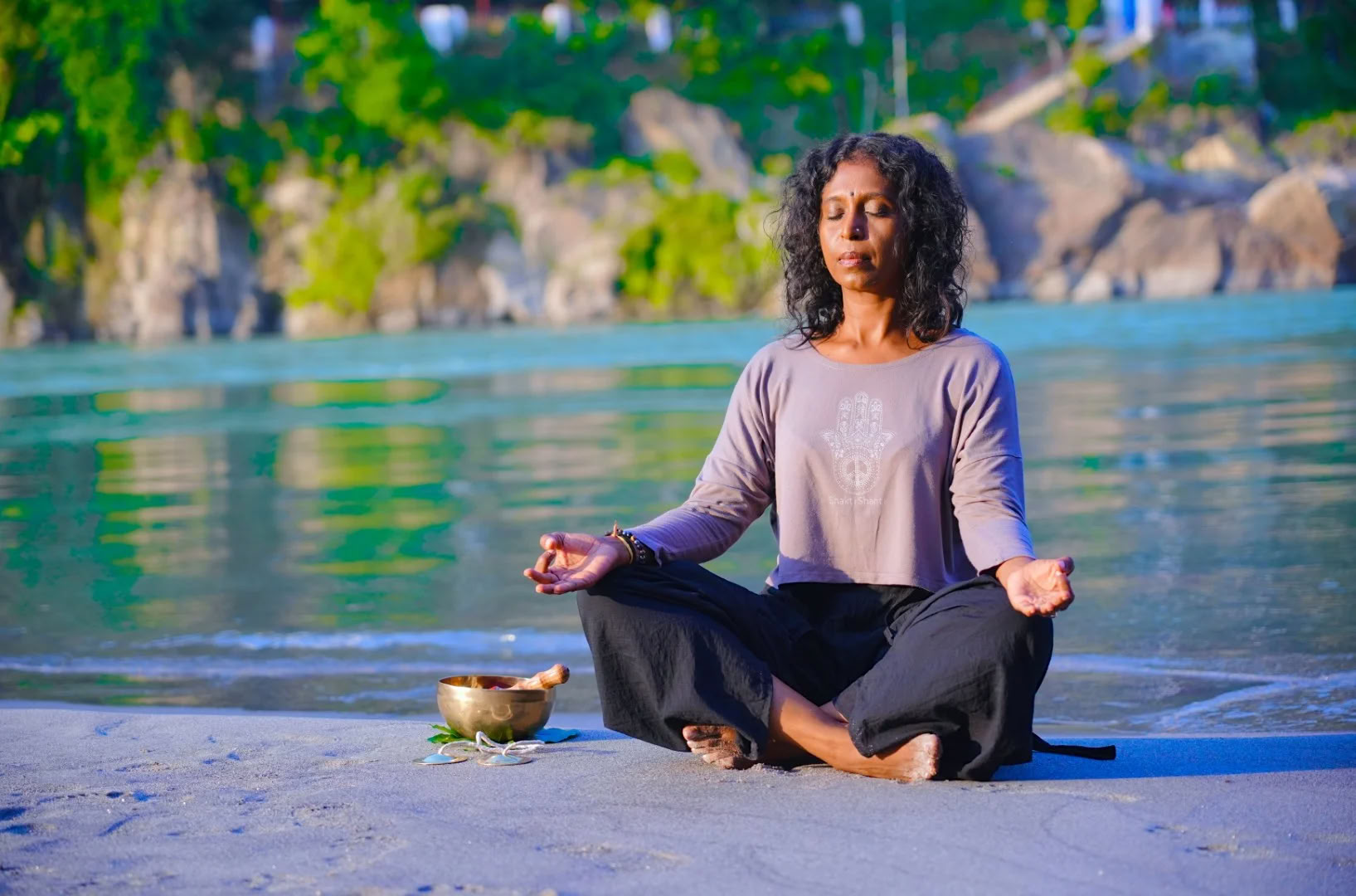 Yogauddannelse i lydhealing i Rishikesh