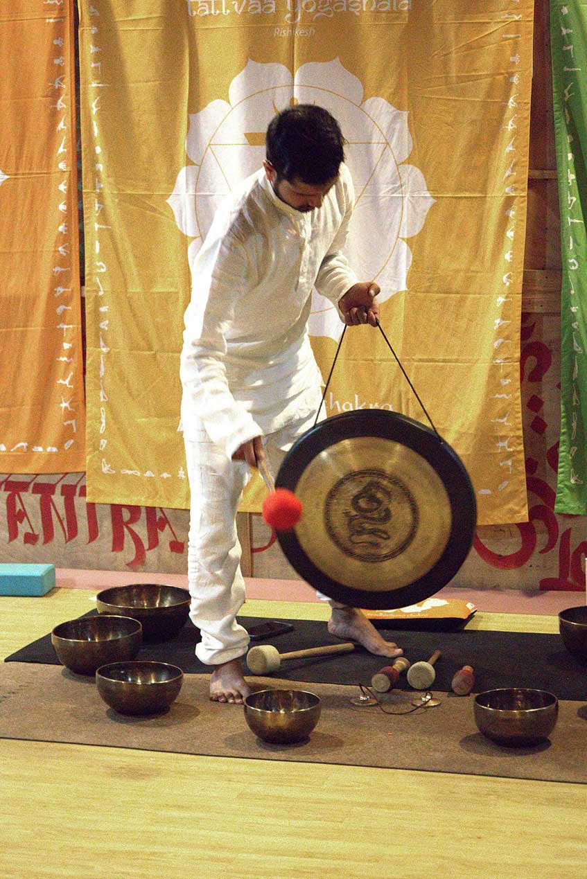 Yogauddannelse i lydhealing i Rishikesh