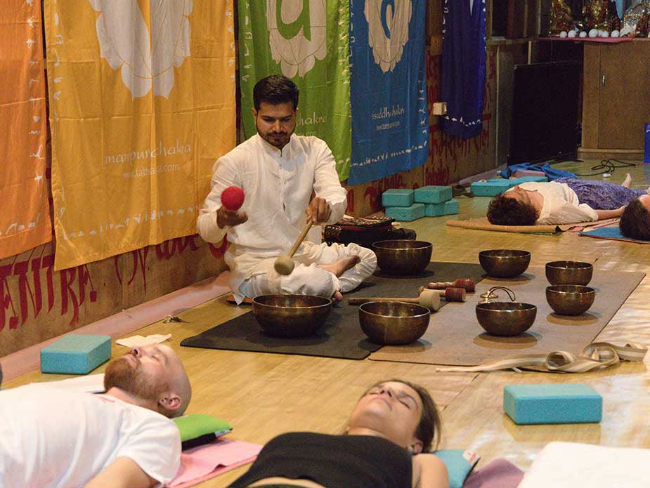Yogauddannelse i lydhealing i Rishikesh
