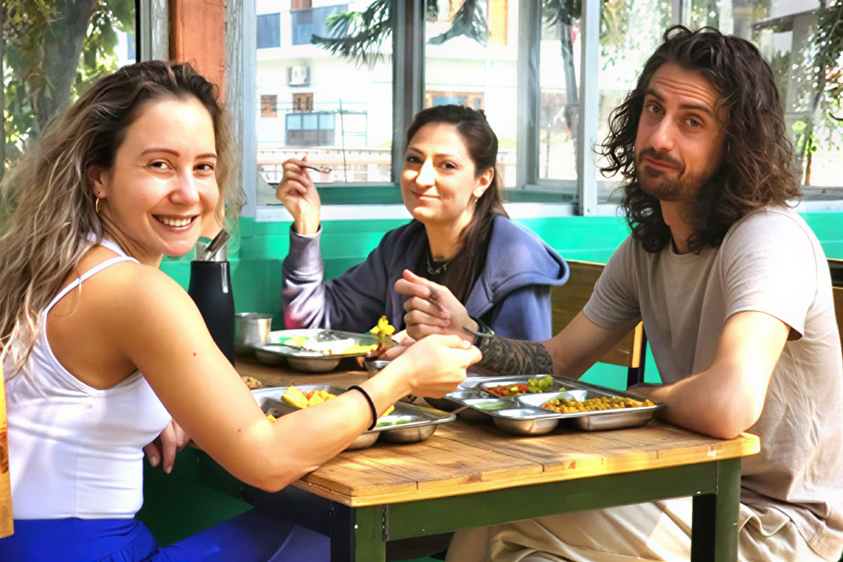 Yogauddannelse i lydhealing i Rishikesh