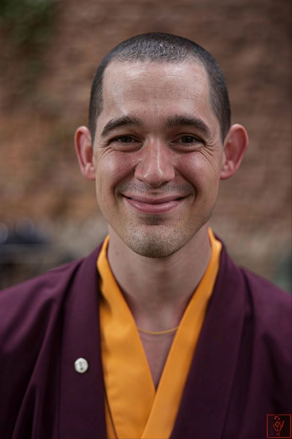 Fred og Frihed: Et Ugelangt Meditationsretreat