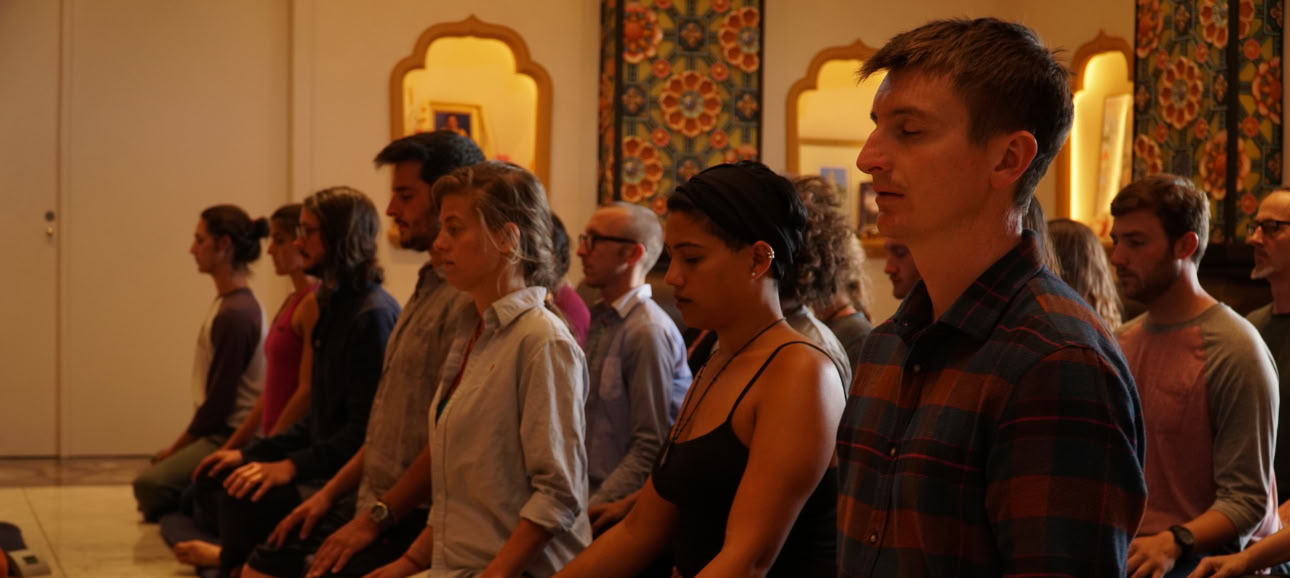 At finde ro og indsigt gennem åndedrættet: et guidet meditationsretreat