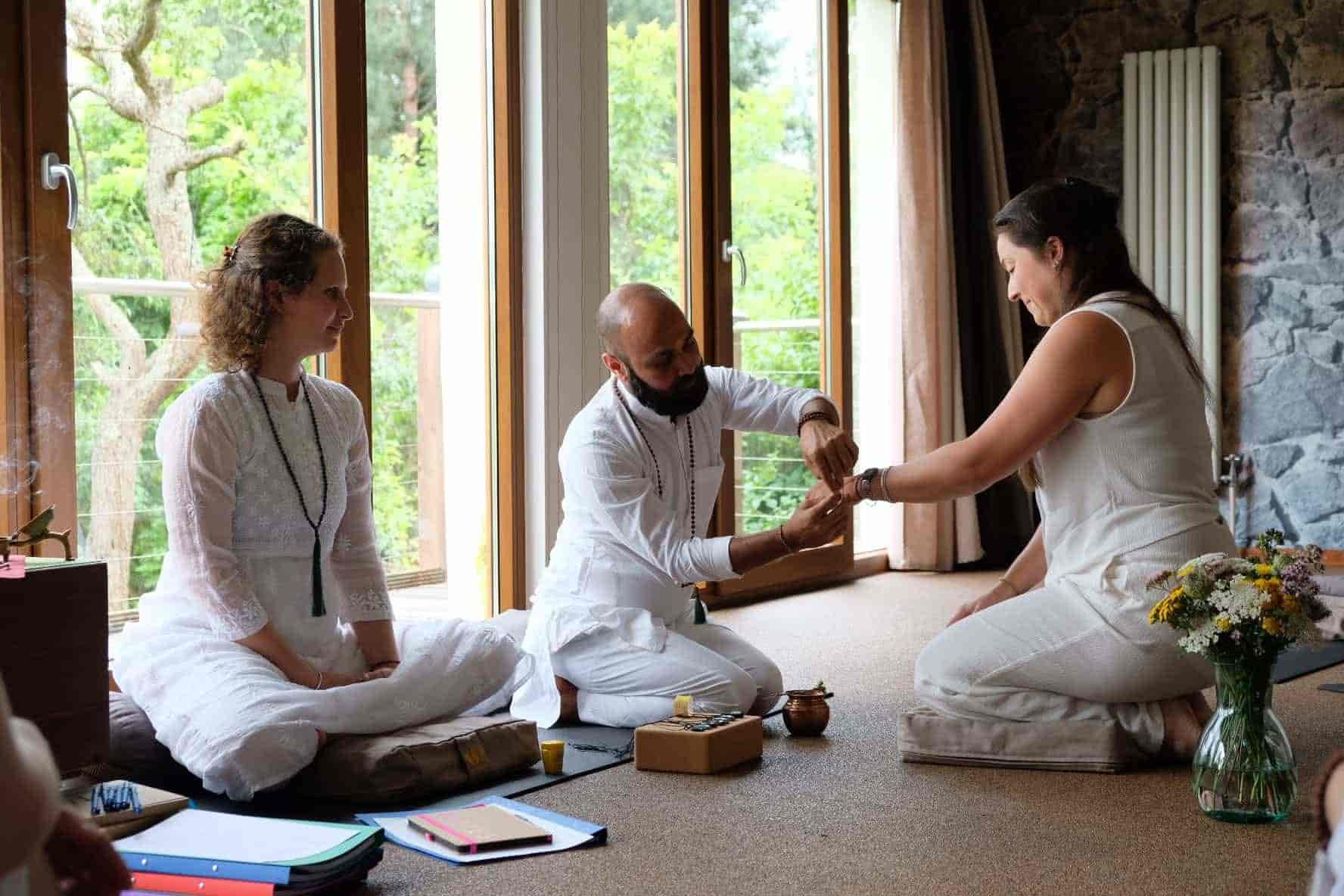 300 timers yogalæreruddannelse i Tyskland