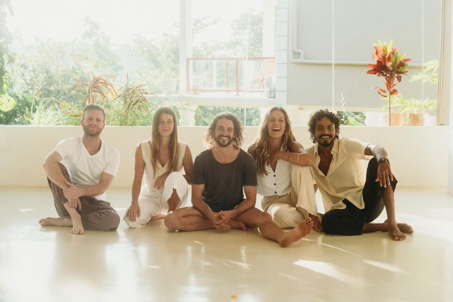 200-timers Synergy Vinyasa-yogalæreruddannelse – september 2026
