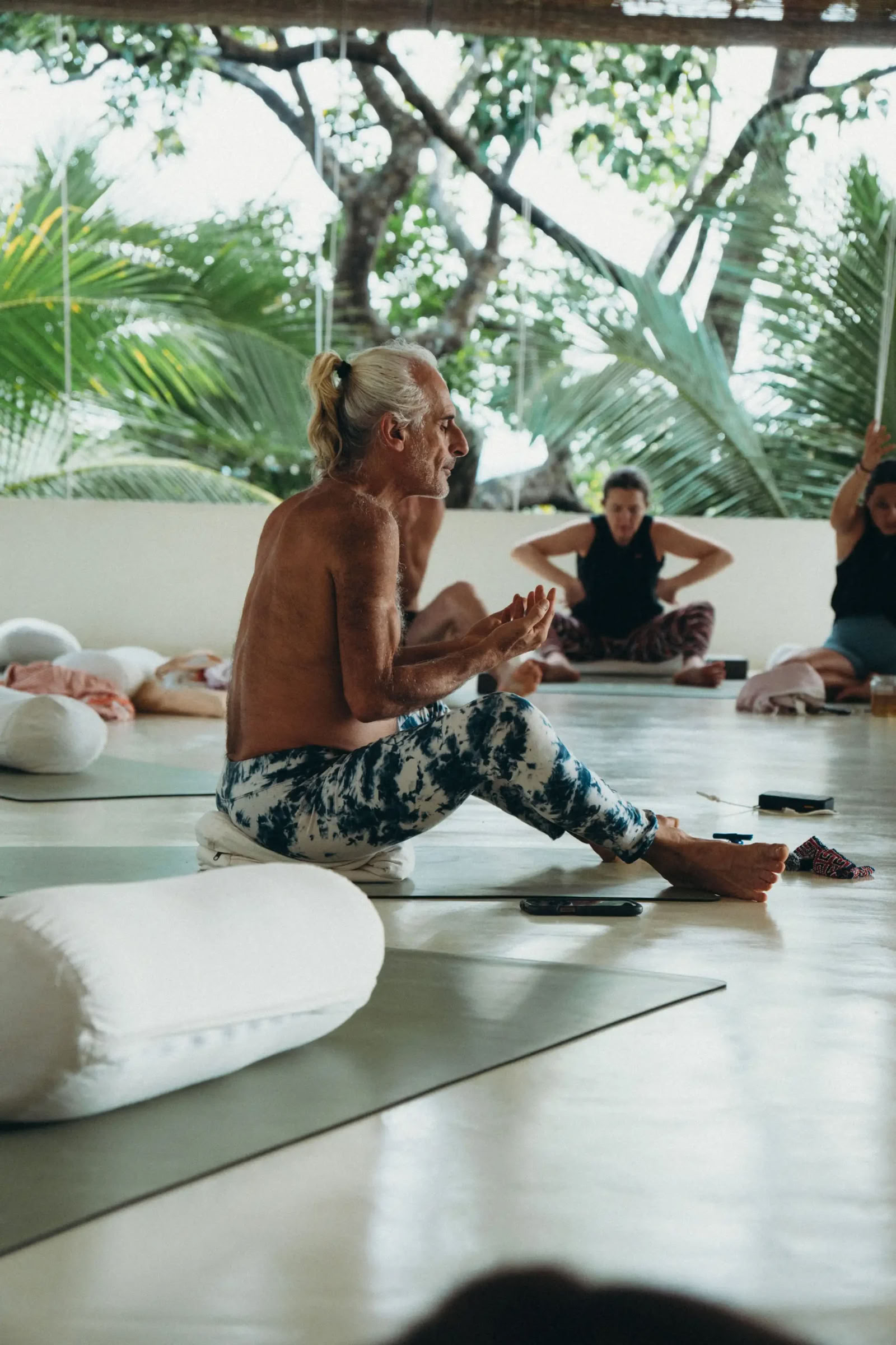 Simon Borg-Olivier 50-timers Yoga Synergy-intensiv
