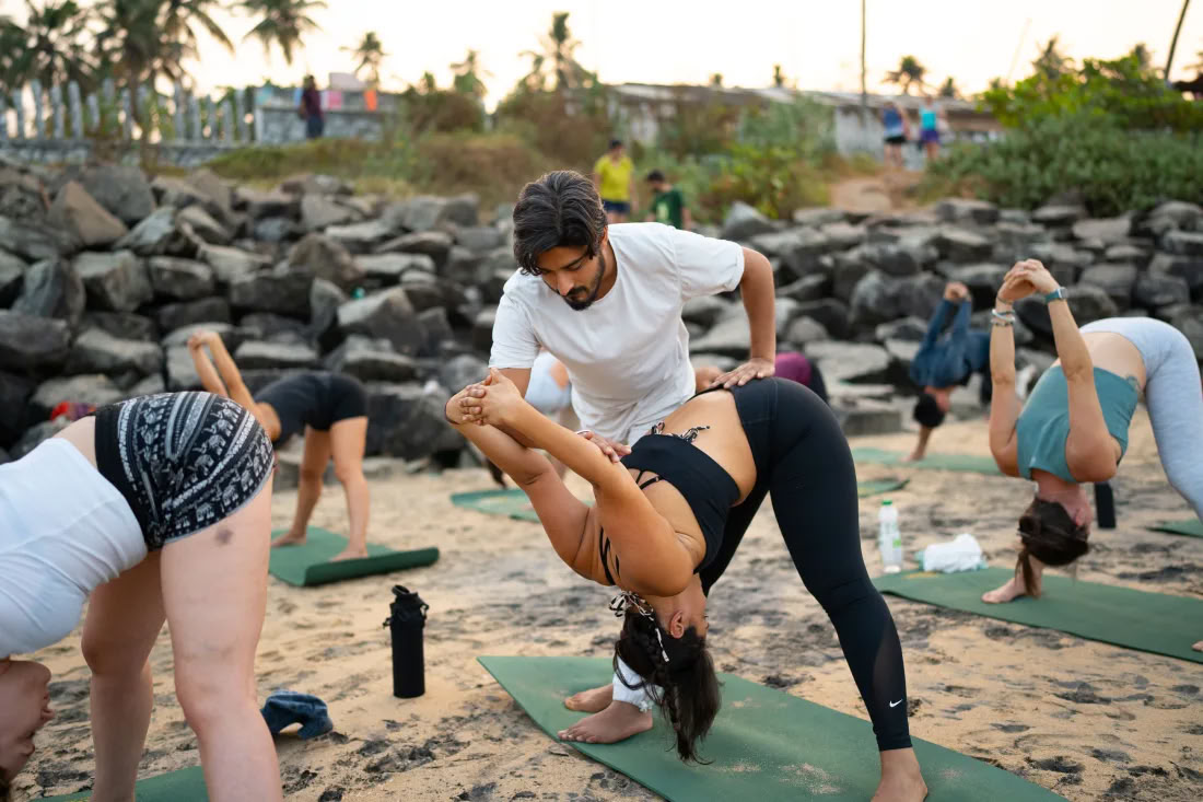 100 timers yogalæreruddannelse i Varkala, Kerala