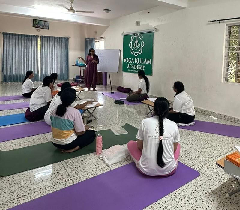 85-timers yogauddannelseskursus i prenatal og postnatal yoga i Bengaluru