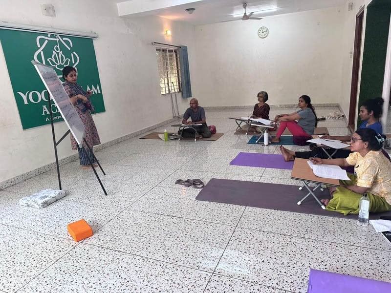 200 timers yogalæreruddannelsesforløb på hverdage i Bengaluru