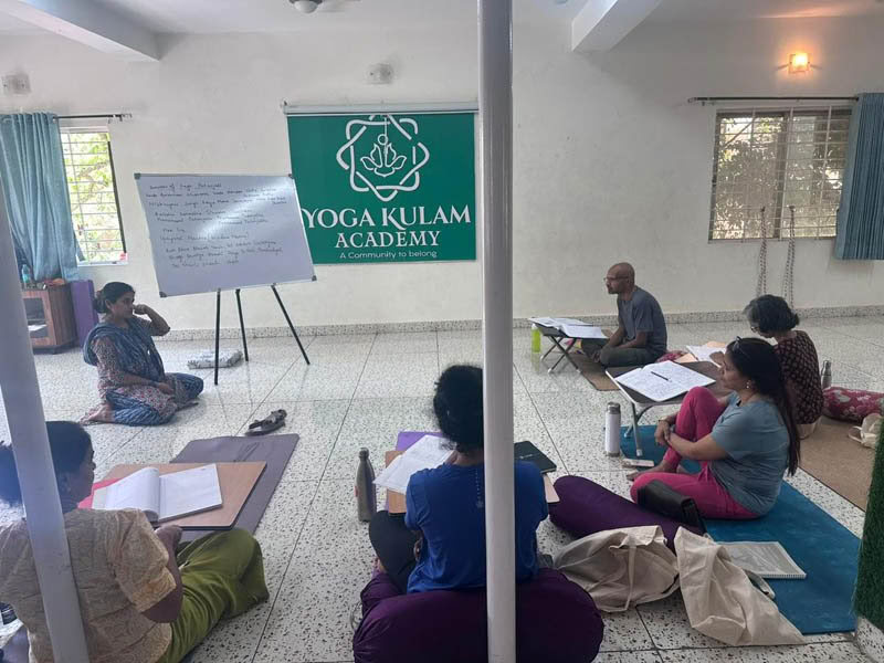 200 timers yogalæreruddannelsesforløb på hverdage i Bengaluru