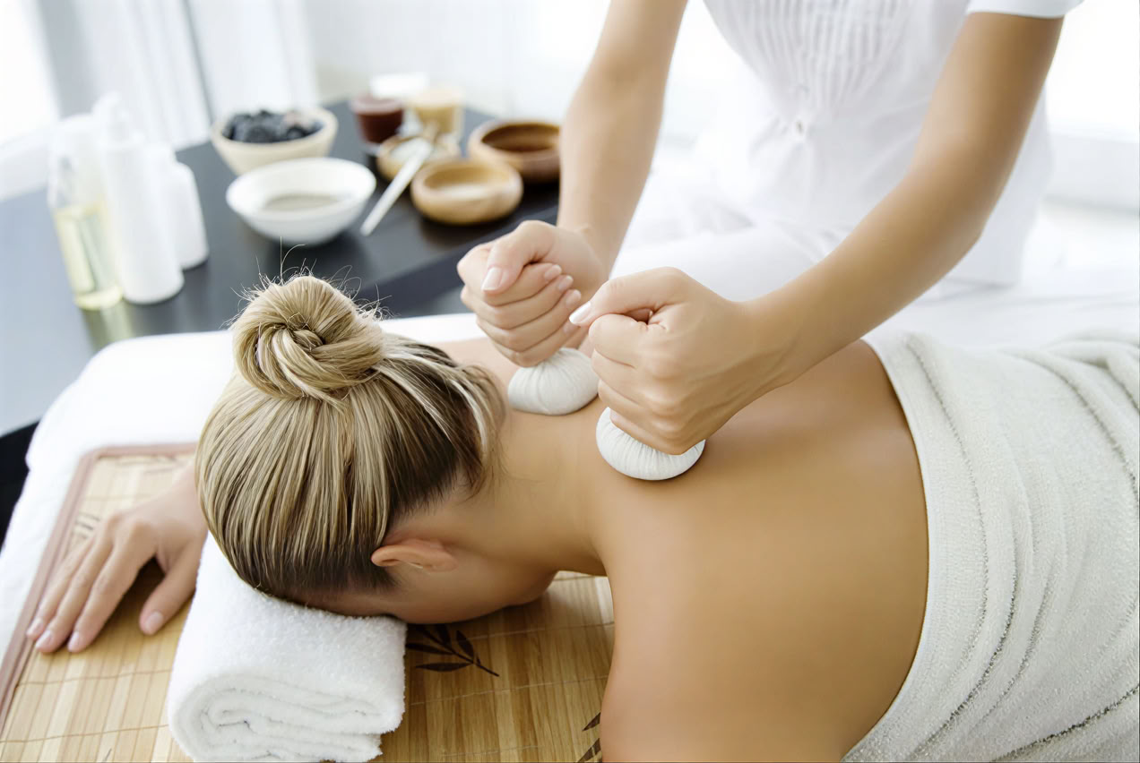 14-nætters Panchakarma Ayurveda-program på Manaltheeram Ayurveda Beach Village, Kovalam
