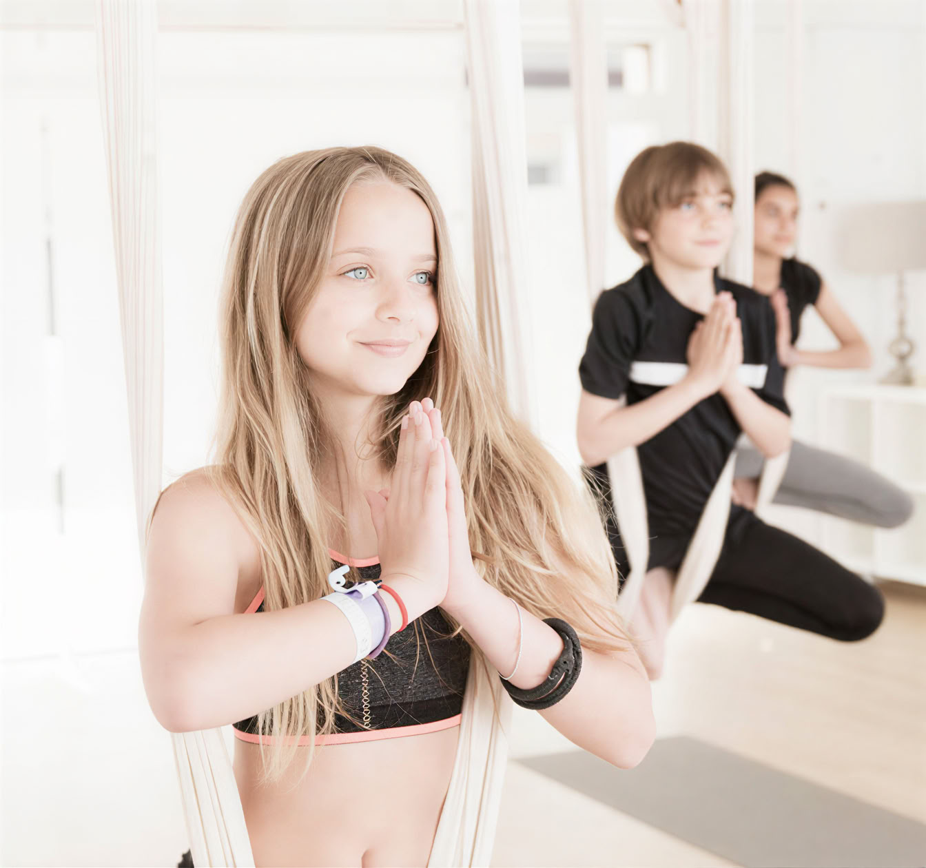 Aerial yoga for teenagere
