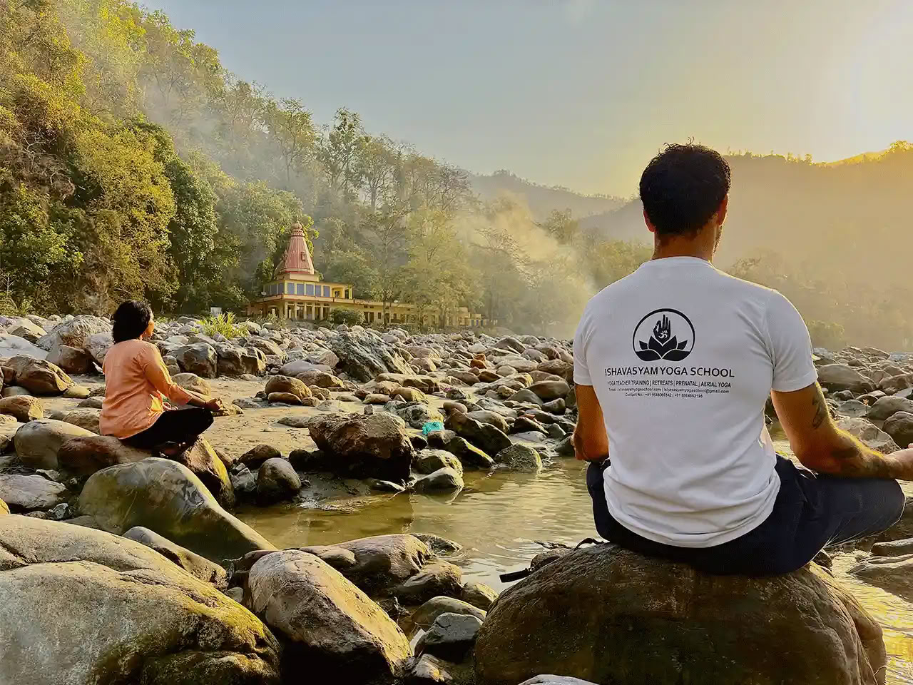 100-timers Kundalini-yogalæreruddannelse i Rishikesh