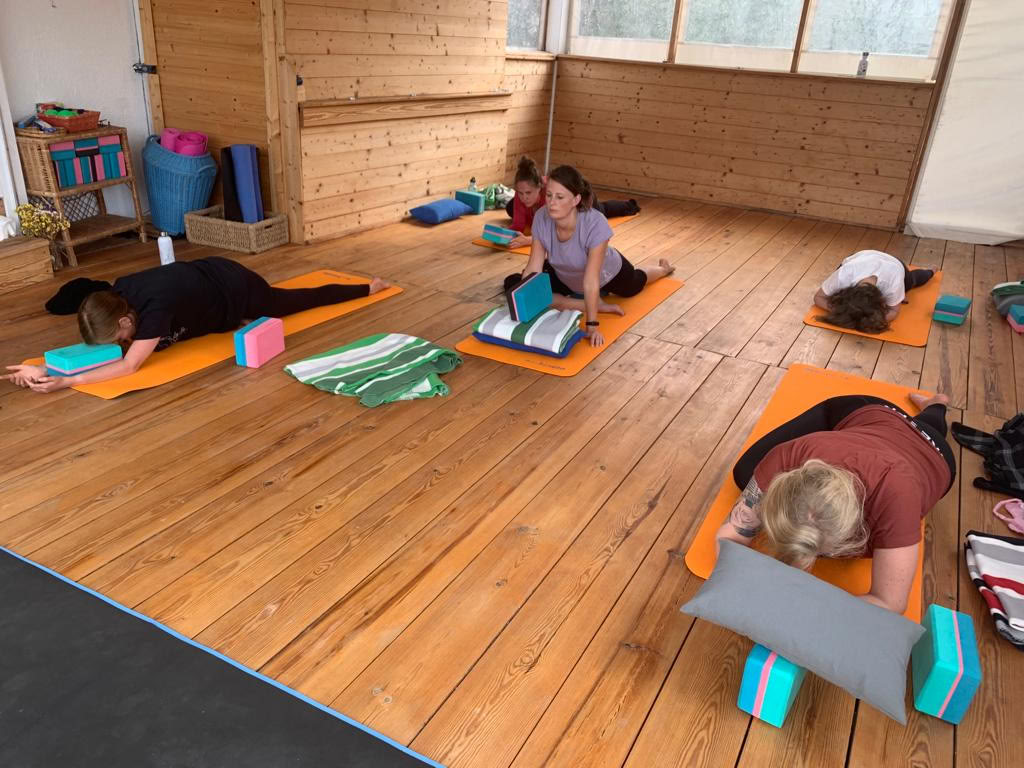 Efterårsretreat: Restitution & Afslappende Yoga