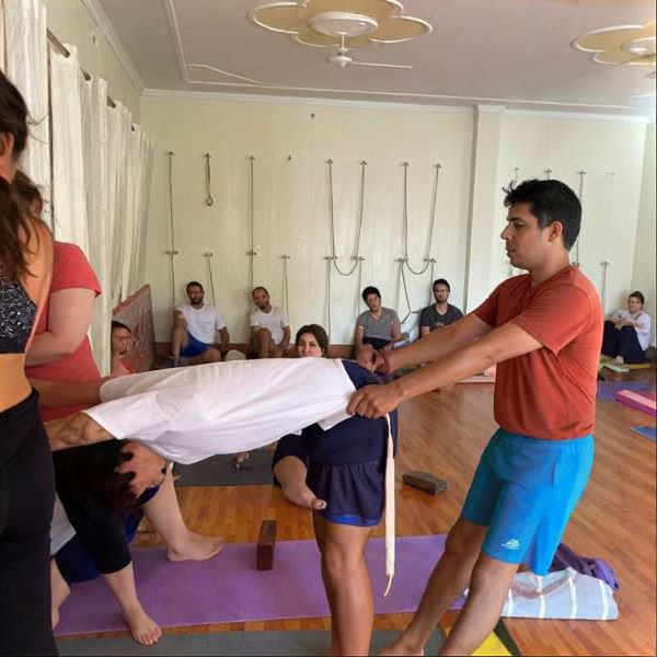 300-timers yogalæreruddannelse i Rishikesh