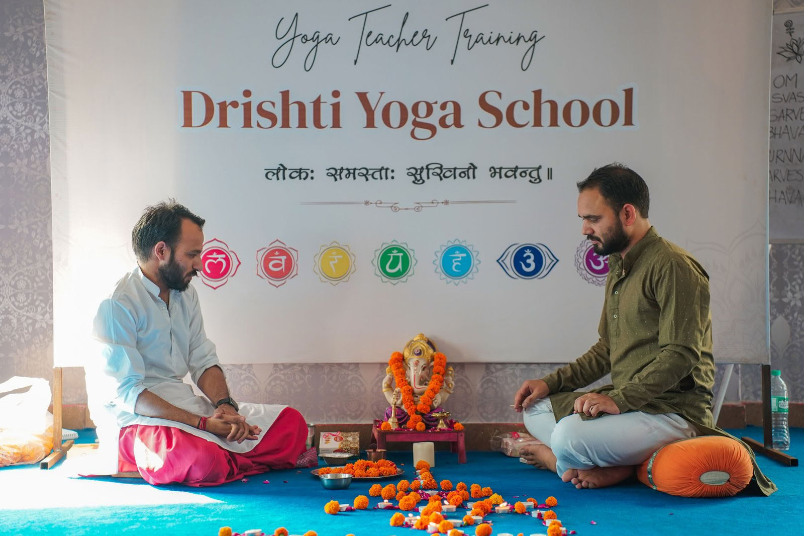 100 timers yogalæreruddannelse i Rishikesh ✅