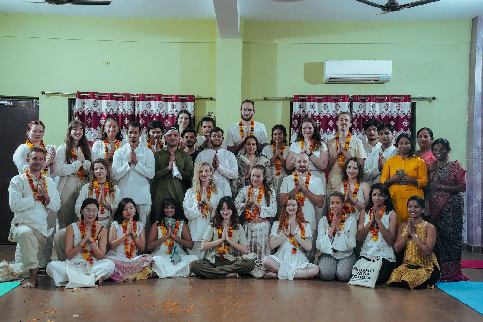 100 timers yogalæreruddannelse i Rishikesh ✅