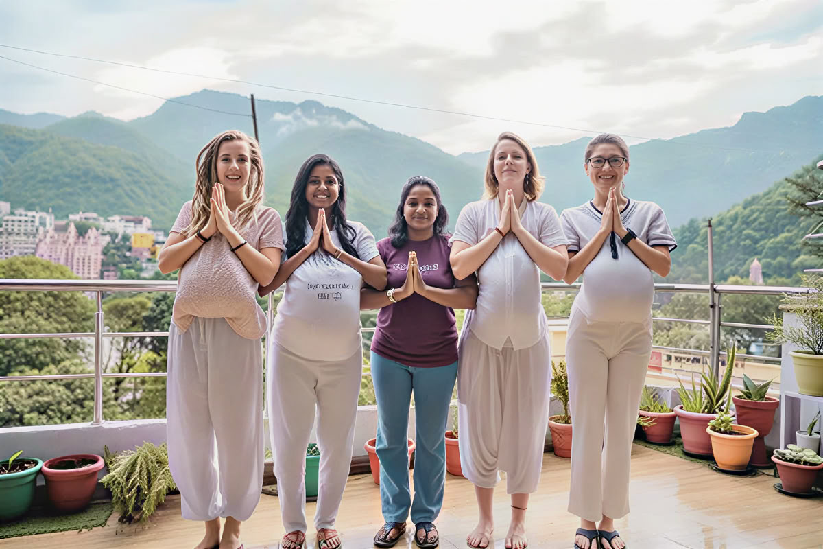 85-timers yogalæreruddannelse i prænatal yoga i Rishikesh