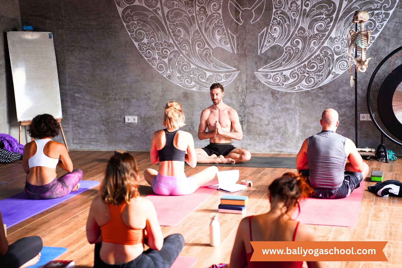 300-timers yogalæreruddannelse i Thailand