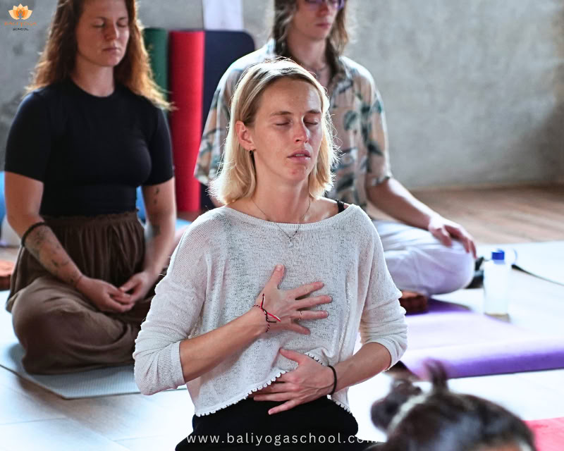 100 timers yogalæreruddannelse i Uluwatu, Bali