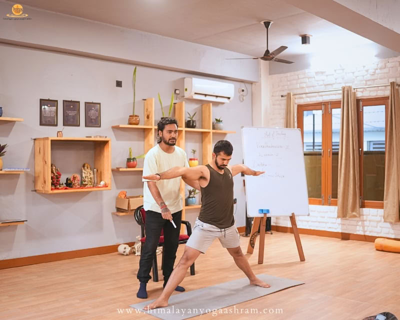 100-timers yogalæreruddannelse i Rishikesh, Indien