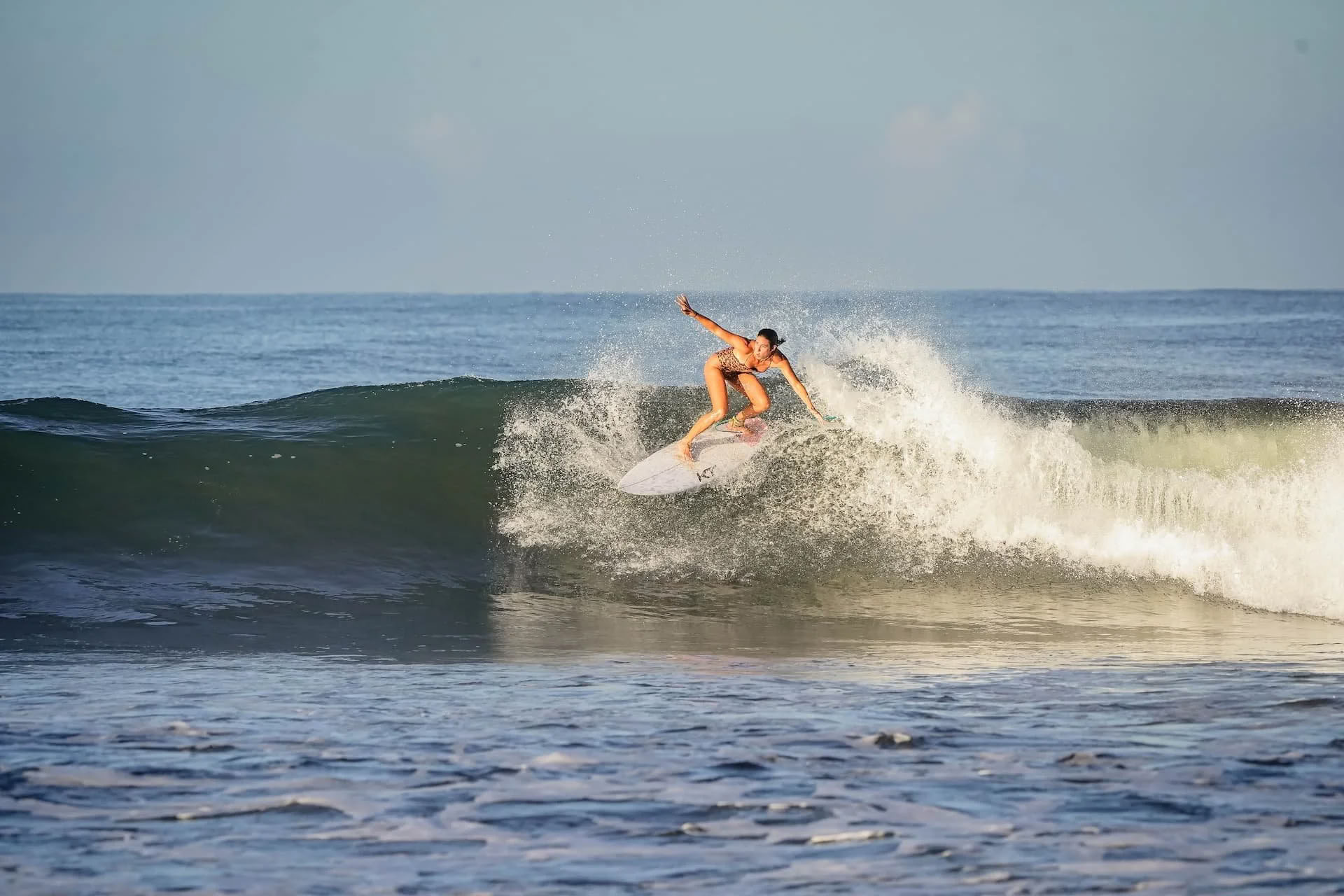 Mellemøvet surfretreat ved havet | Amaru Nicaragua