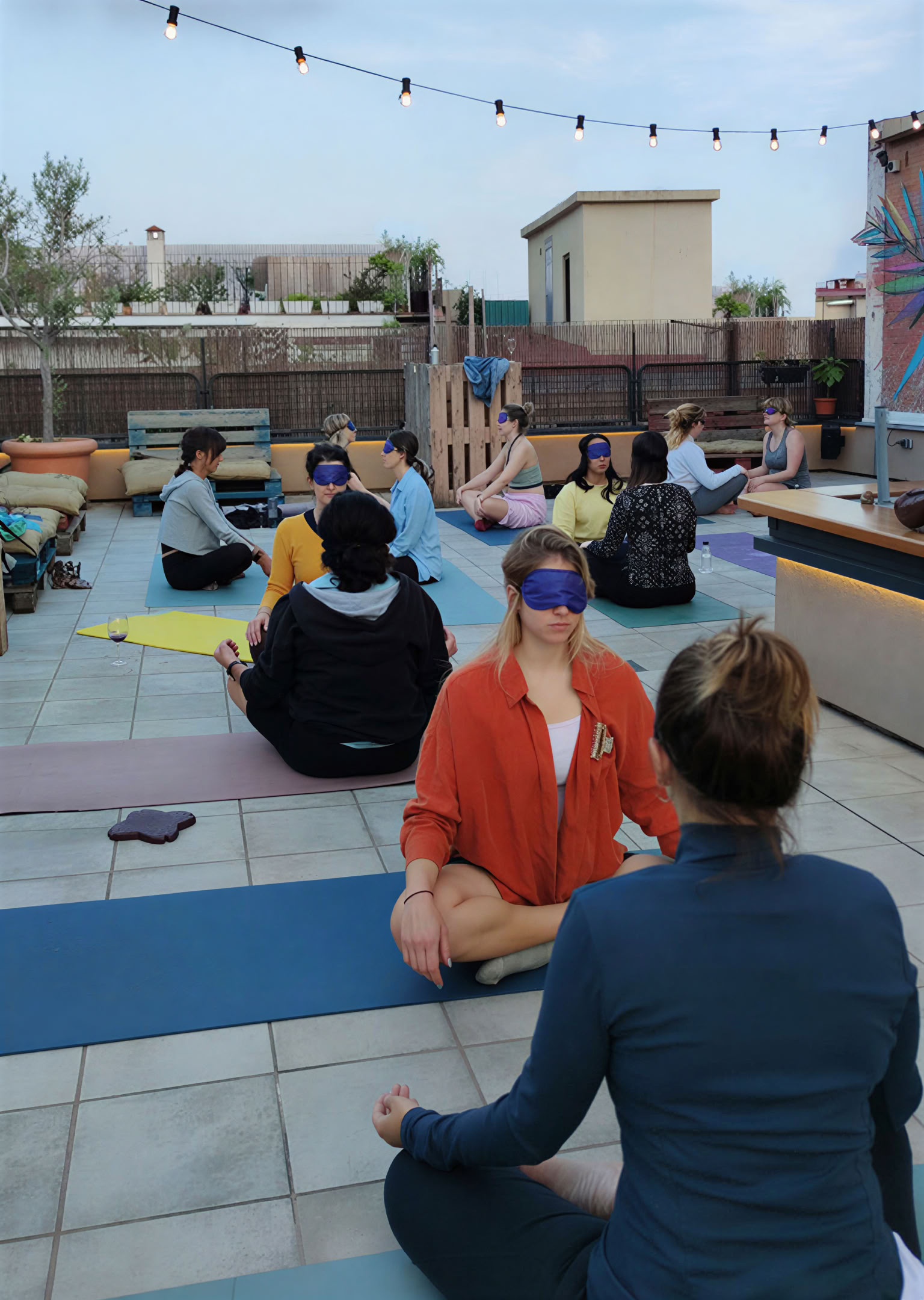 Yoga- og vinarrangementer