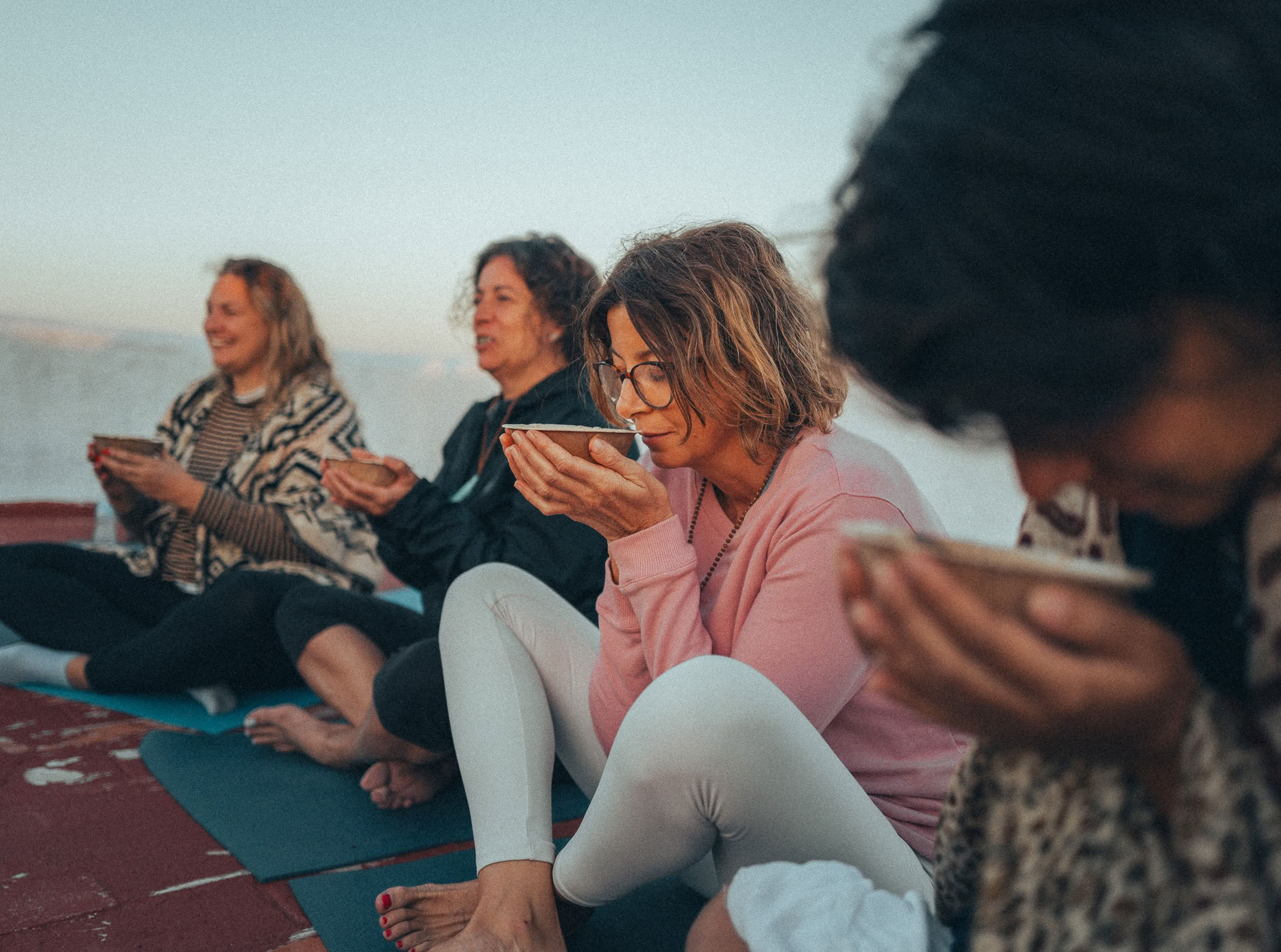Yoga- og vinarrangementer