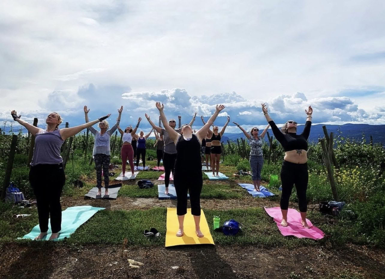 Yoga og meditation ved Okanagan-søen ved kajen!