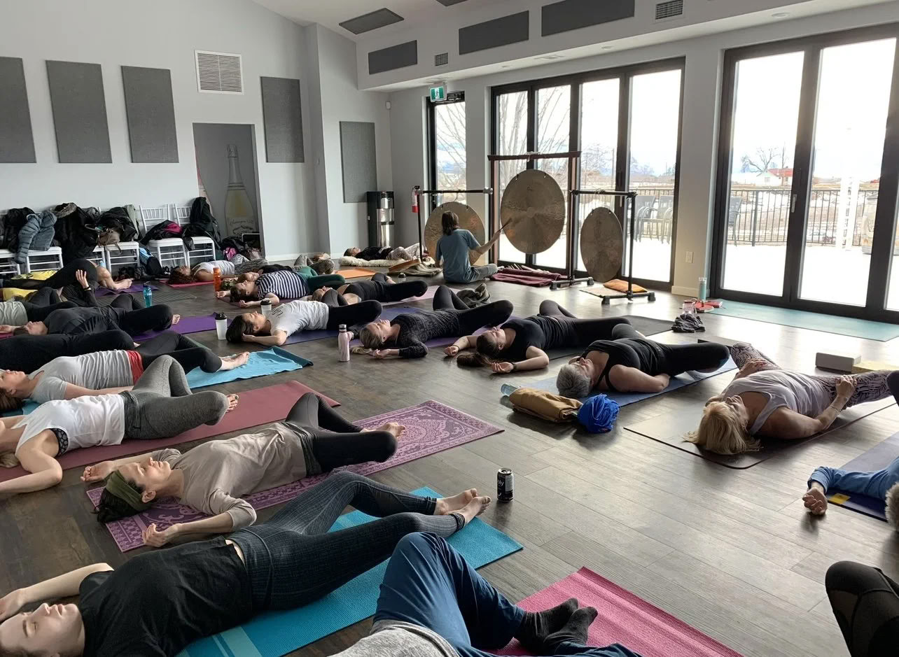 Yoga og meditation ved Okanagan-søen ved kajen!