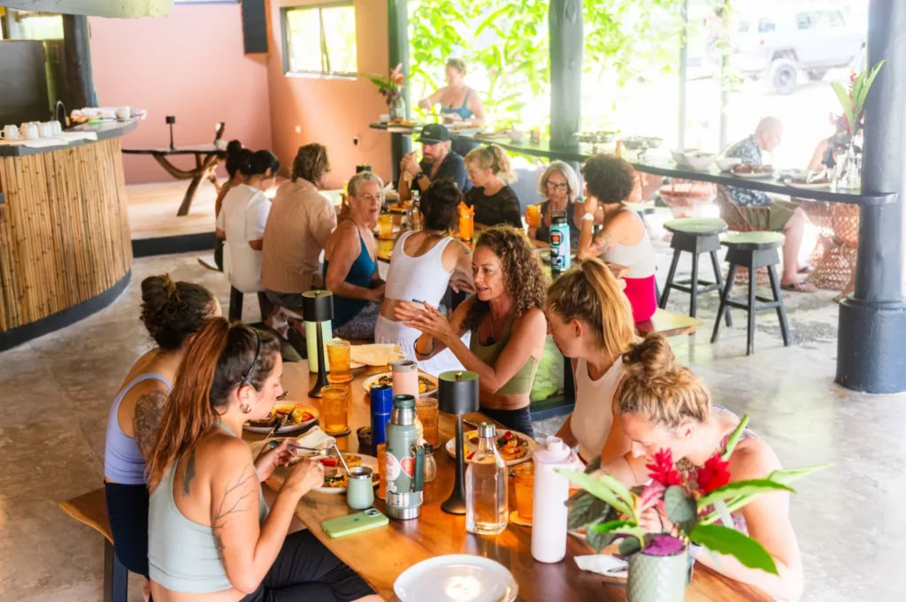 Holosomatisk åndedrætsarbejde og yogagenopladning i Costa Rica i oktober