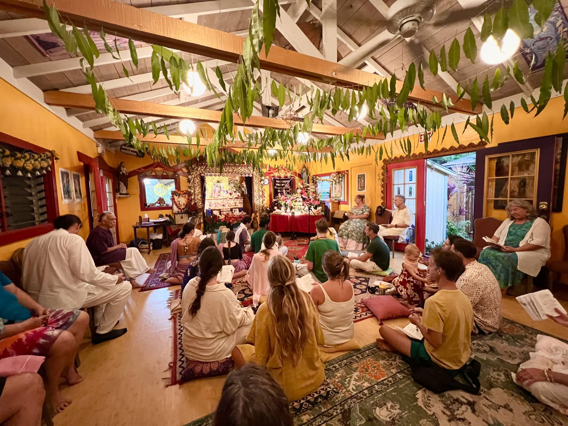 Onsdag aften Kirtan vegetarisk kærlighedsfest
