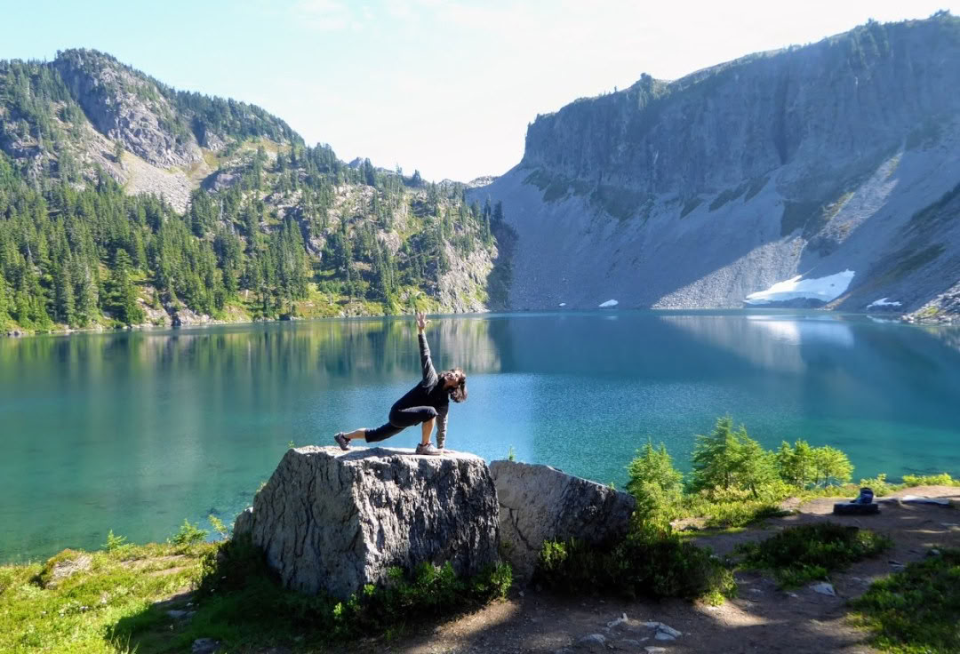 Fredfyldt bjerg-yoga-vandretur-retreat