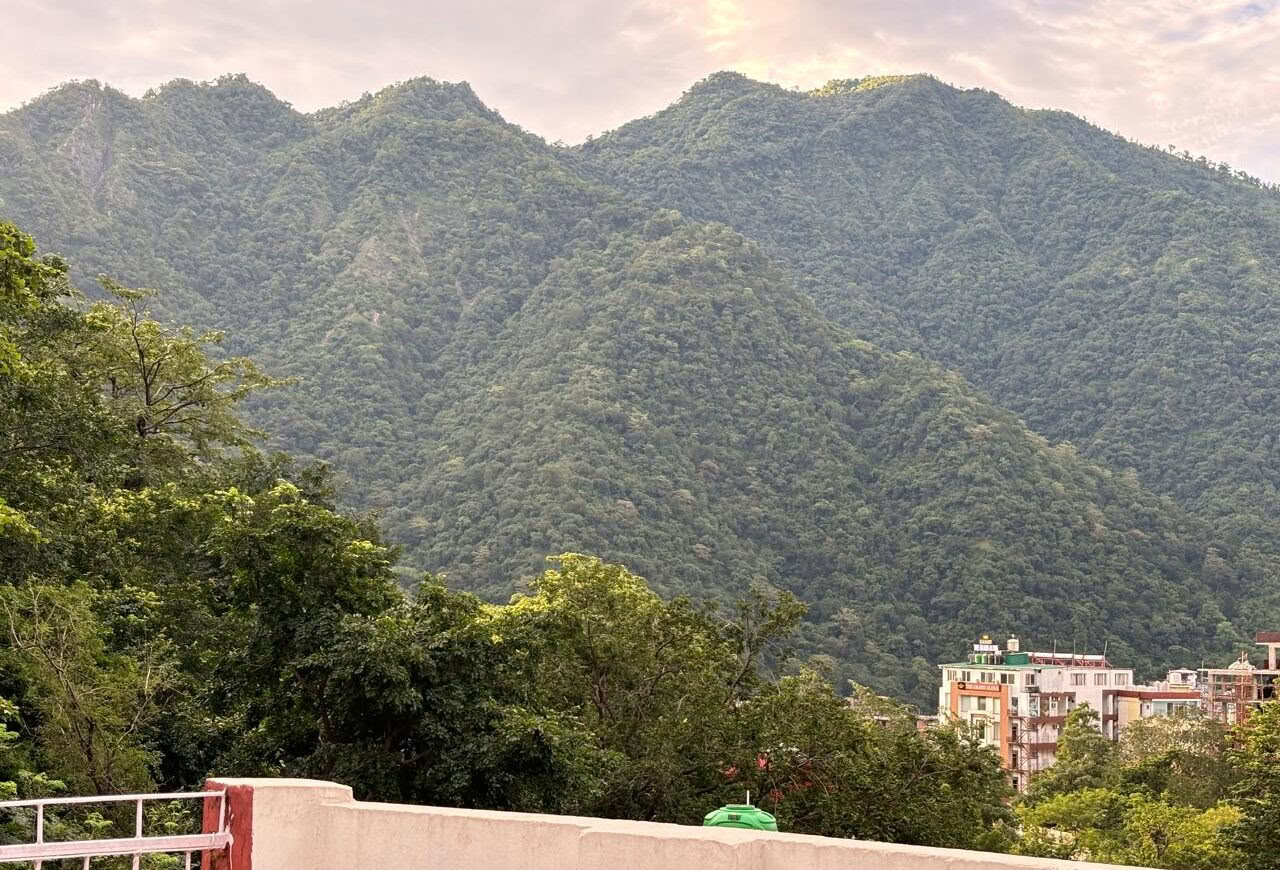 100 timers yogalæreruddannelse i Rishikesh