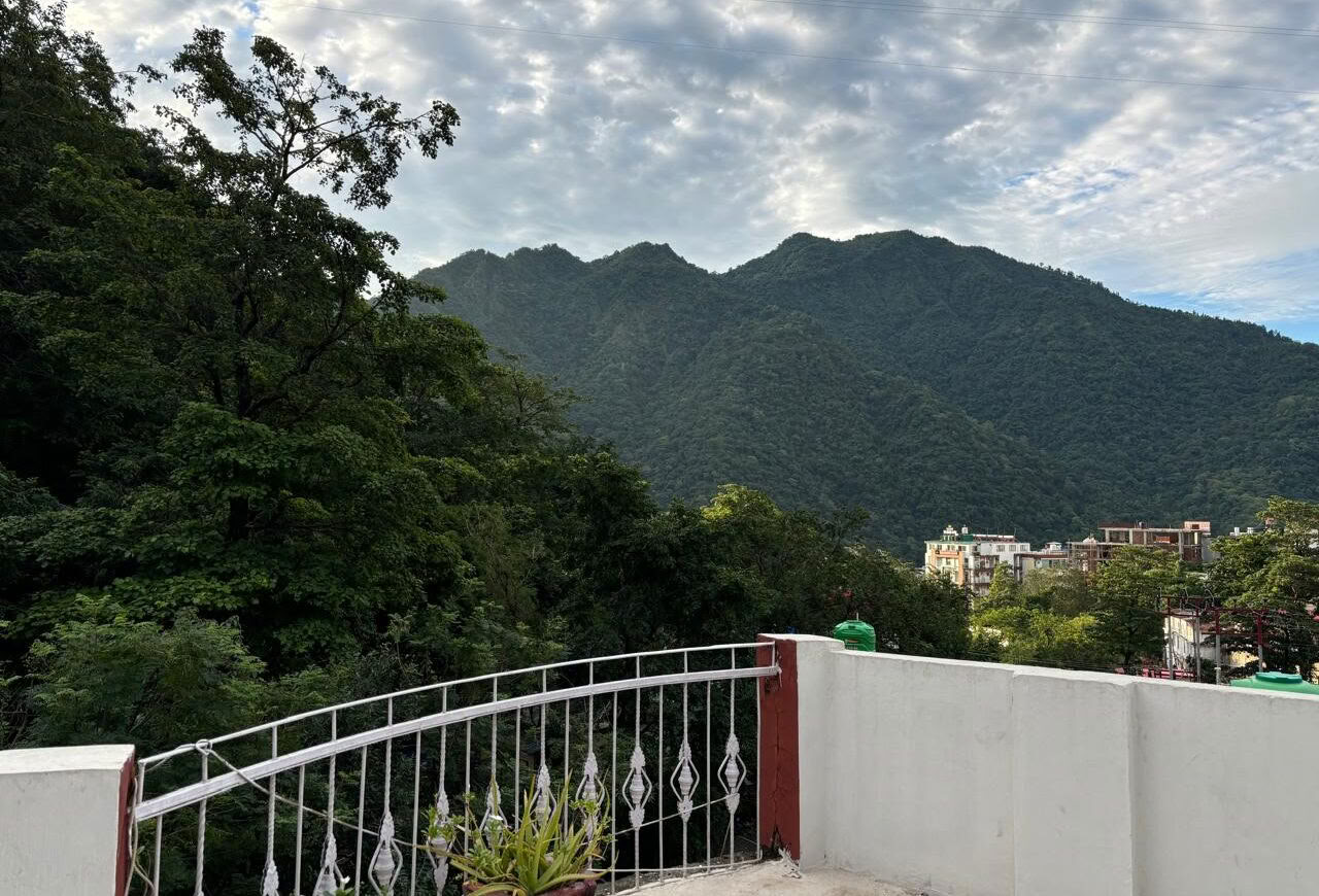 100 timers yogalæreruddannelse i Rishikesh
