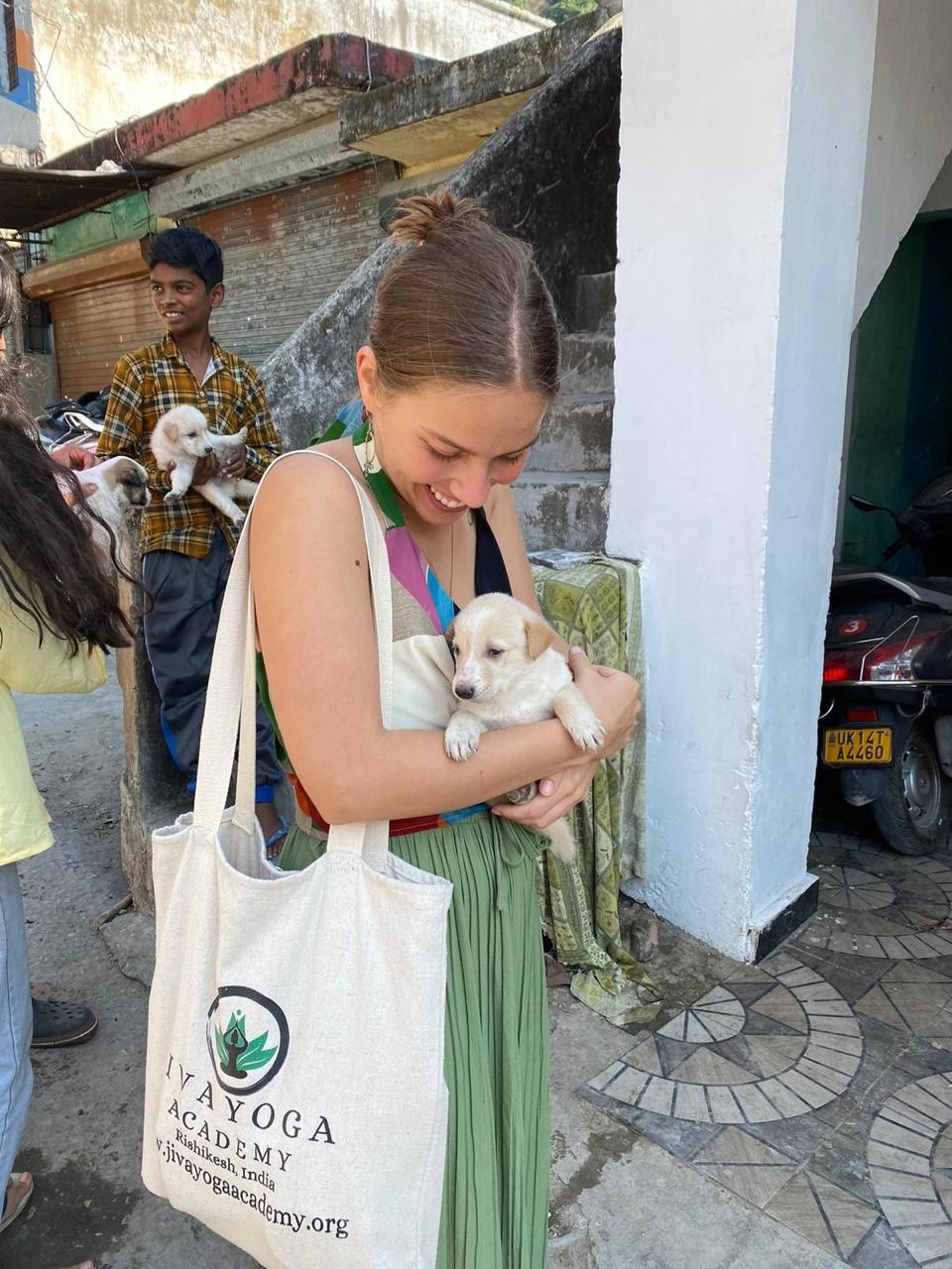 100 timers yogalæreruddannelse i Rishikesh