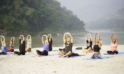 100 timers yogalæreruddannelse