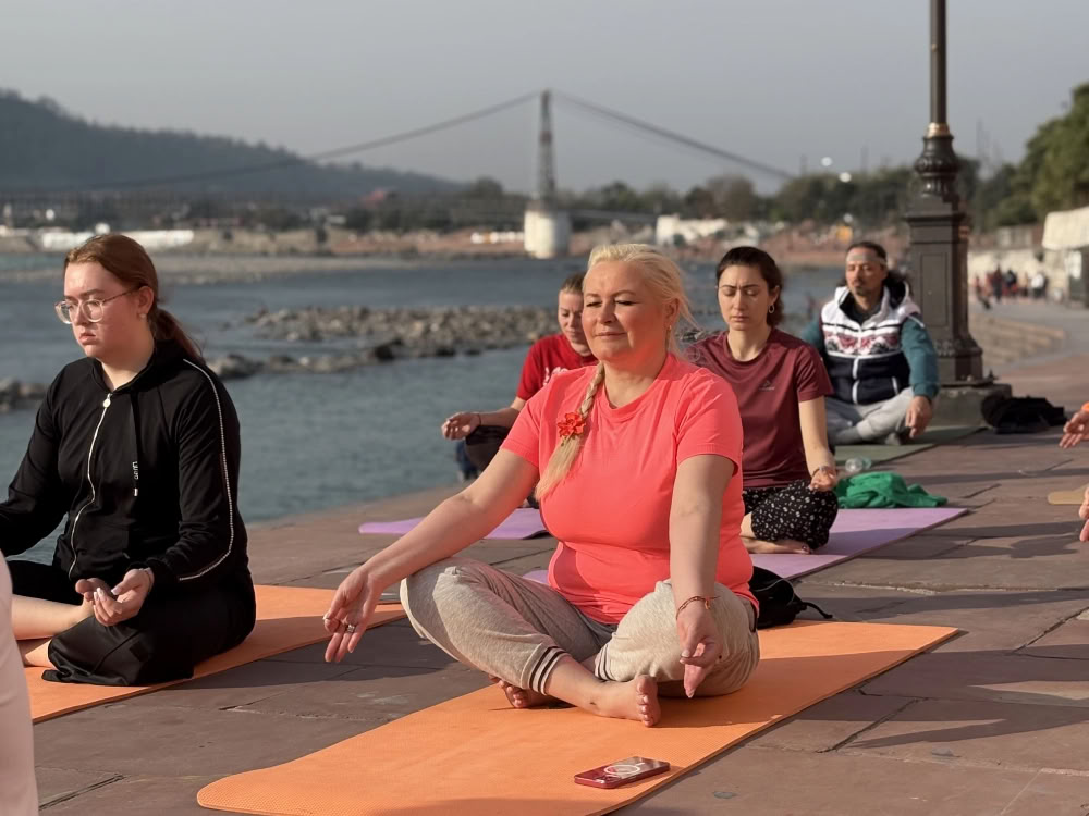 100 timers yogalæreruddannelse