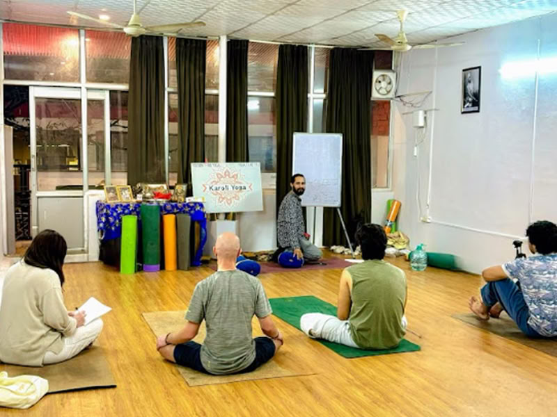 300-timers yogalæreruddannelse