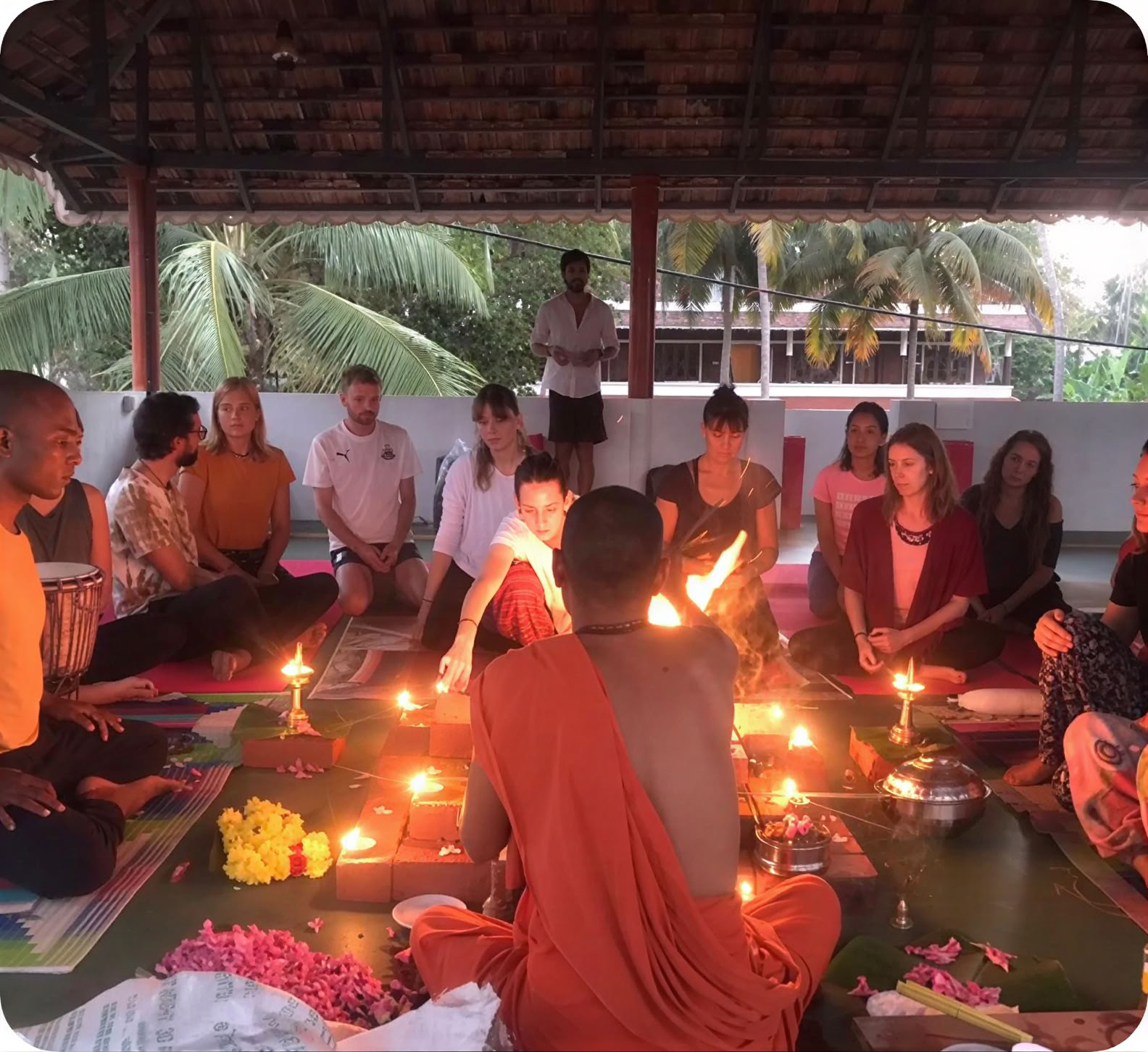 21 dages 200-timers yogalæreruddannelse i Kerala