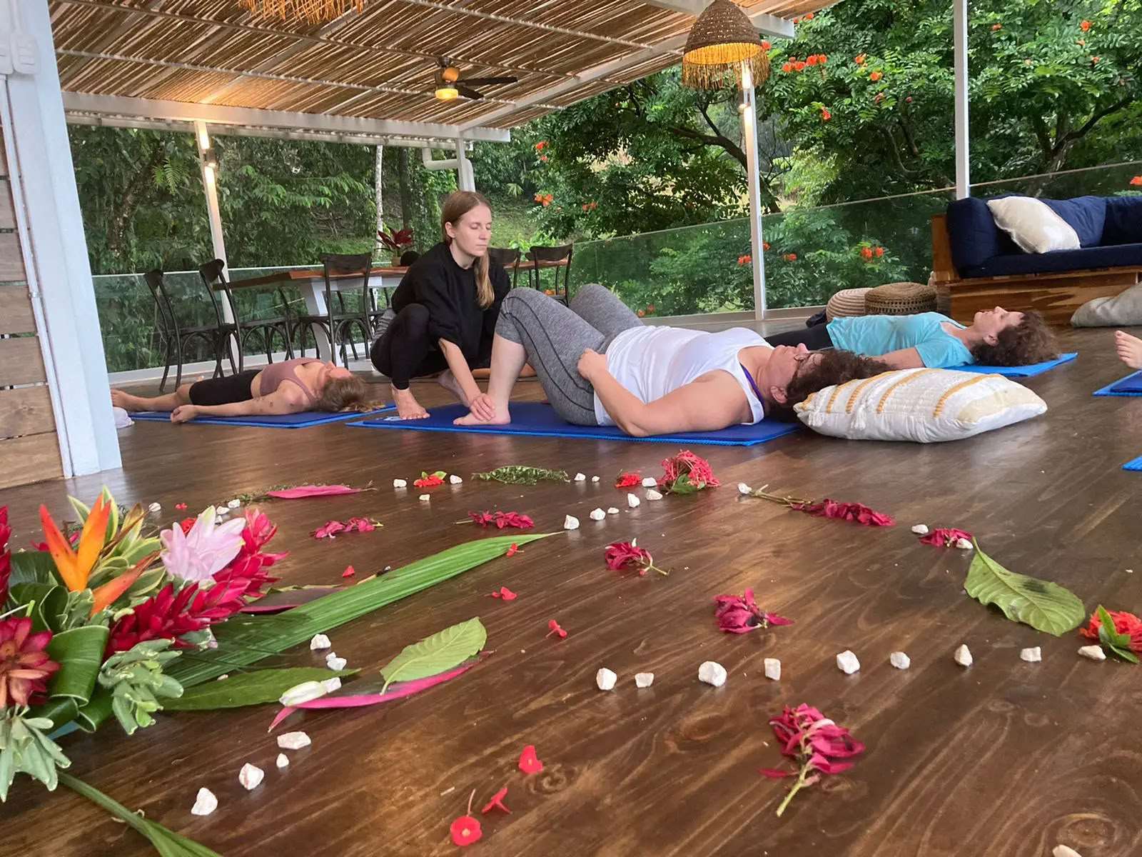 Stille mindfulness-meditation og yoga-retreat