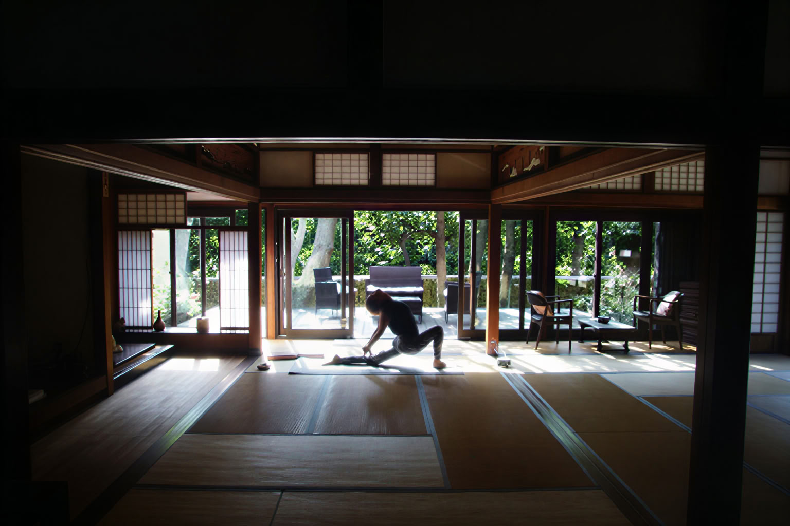 Stille mindfulness-meditation og yoga-retreat