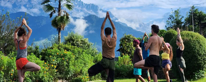 200 timers yogalæreruddannelse med Himalayaudsigt i Astam nær Pokhara